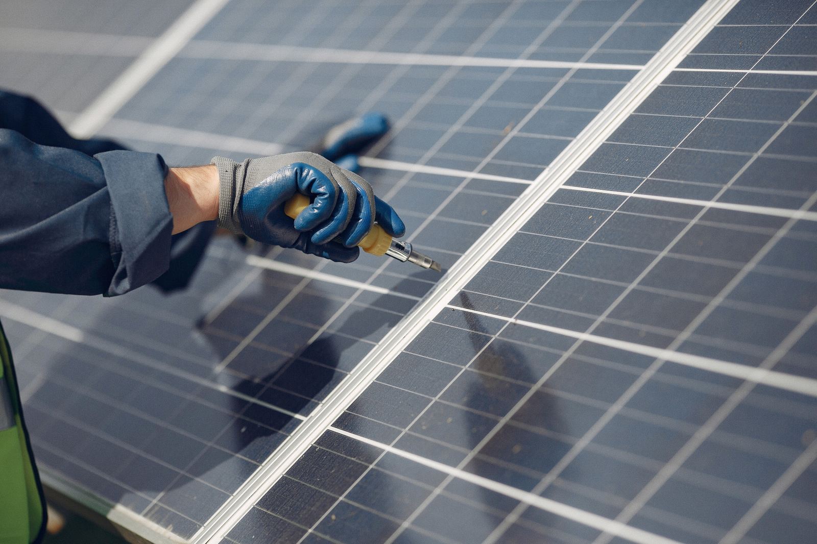 Commercial rooftop solar array on a New Zealand business