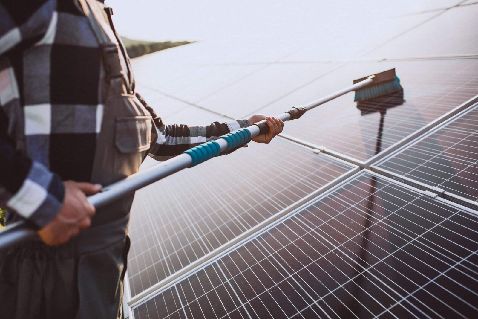 How to Clean Solar Panels: Best Methods, User Tips, and Energy-Saving Insights