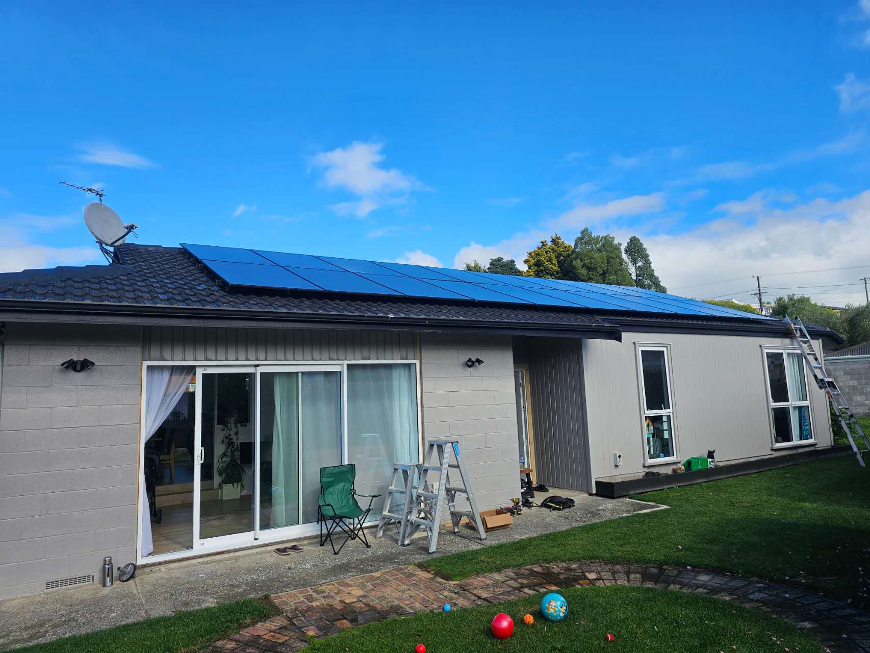hamilton 10kw home solar system installation in progress 2
